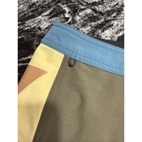 Roark Passage 16” Side Panel Boardshorts Military Green Mens Size 28 NWT RB471 - Picture 6 of 11